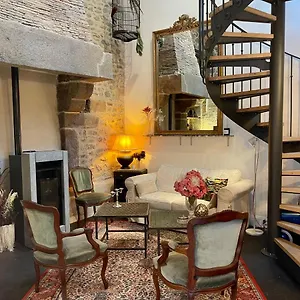 Hébergement de vacances Petit D'arriere-cour Au Pied Du Chateau, Combourg